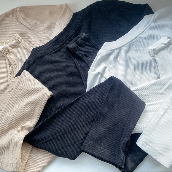 Bundle of three long sleeve bodysuits size medium beige black and white - Picture 4 of 12